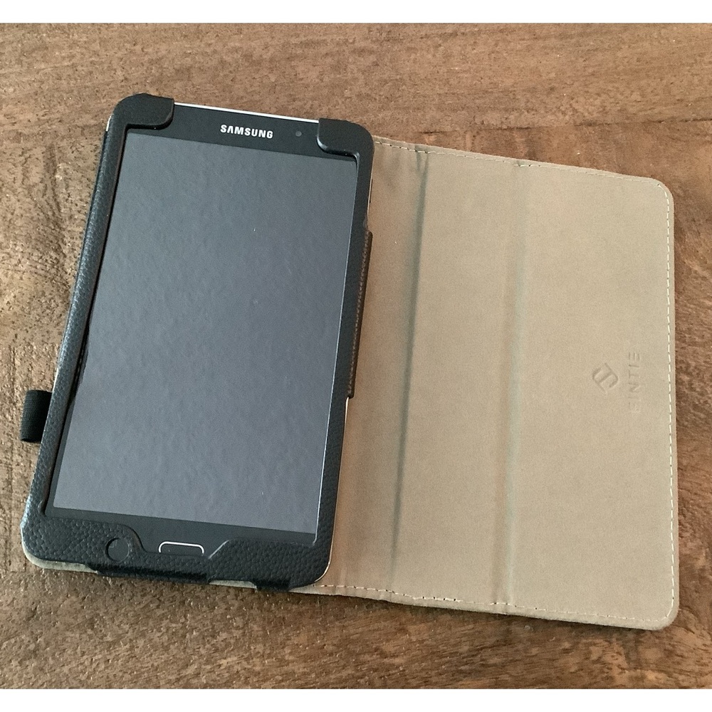 EUC Samsung Galaxy Tab 4 Nook with  brand new cover.